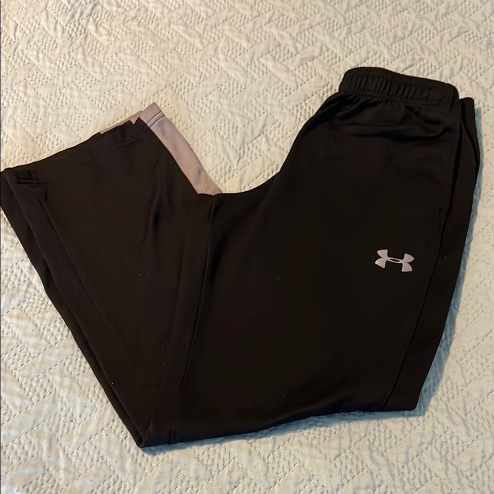 New Under Armour Kids Black Joggers youth large